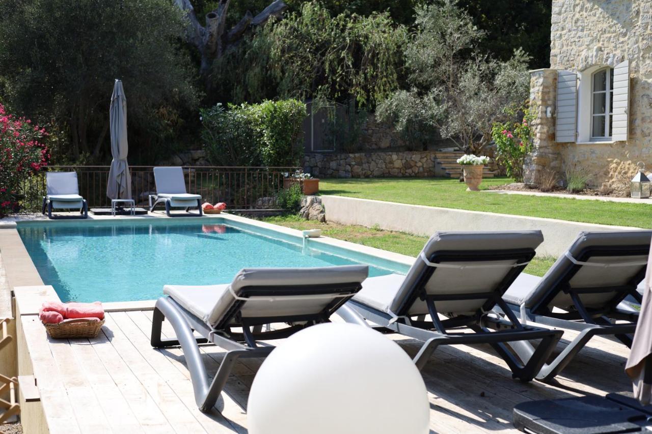 L'Elegante Bastide En Pierre Avec Vue Sur Le Vieux Village De Mougins Exterior photo