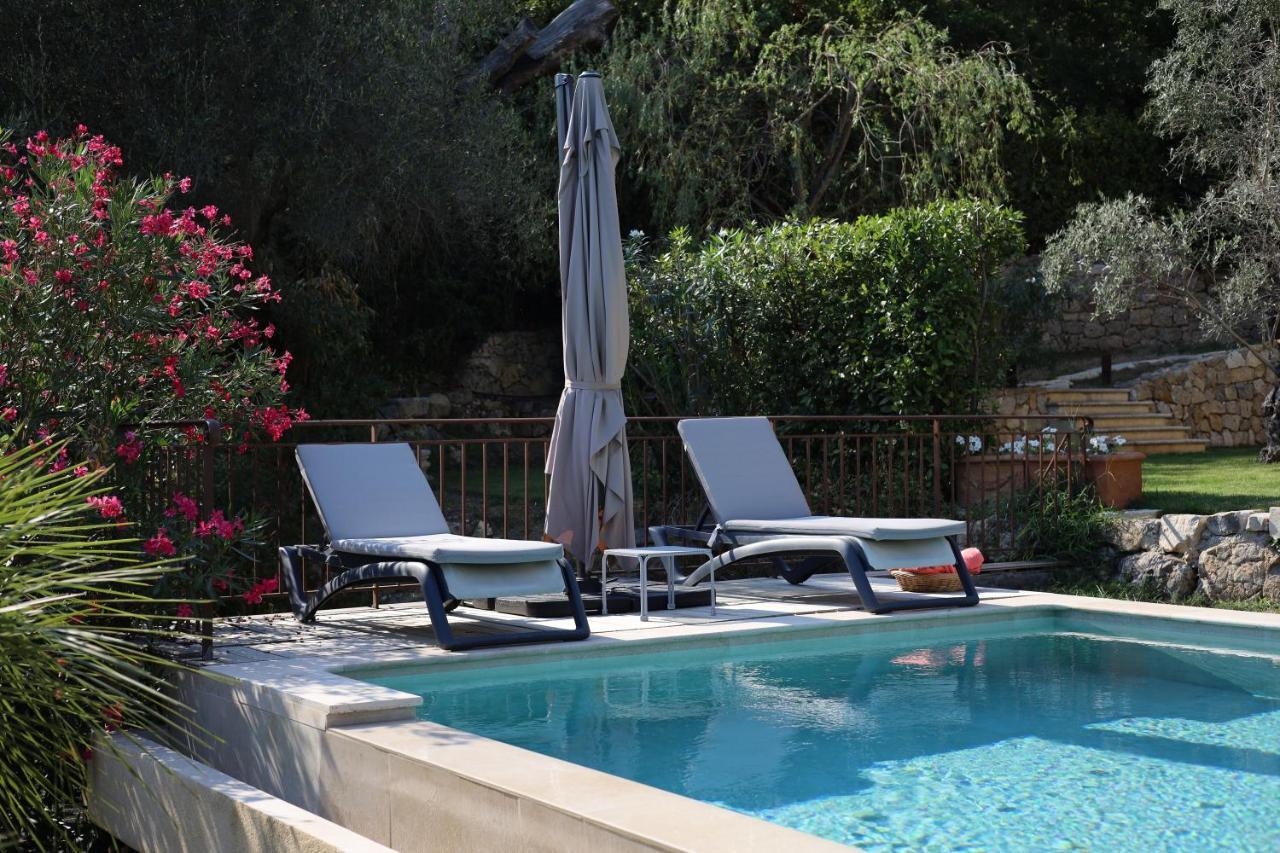 L'Elegante Bastide En Pierre Avec Vue Sur Le Vieux Village De Mougins Exterior photo