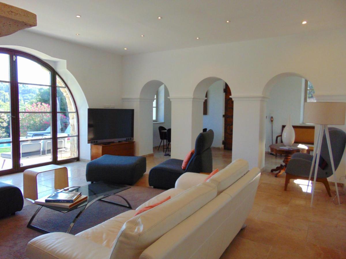 L'Elegante Bastide En Pierre Avec Vue Sur Le Vieux Village De Mougins Exterior photo