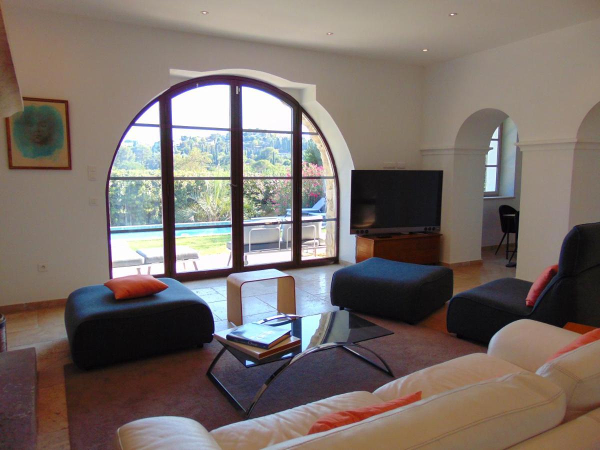 L'Elegante Bastide En Pierre Avec Vue Sur Le Vieux Village De Mougins Exterior photo