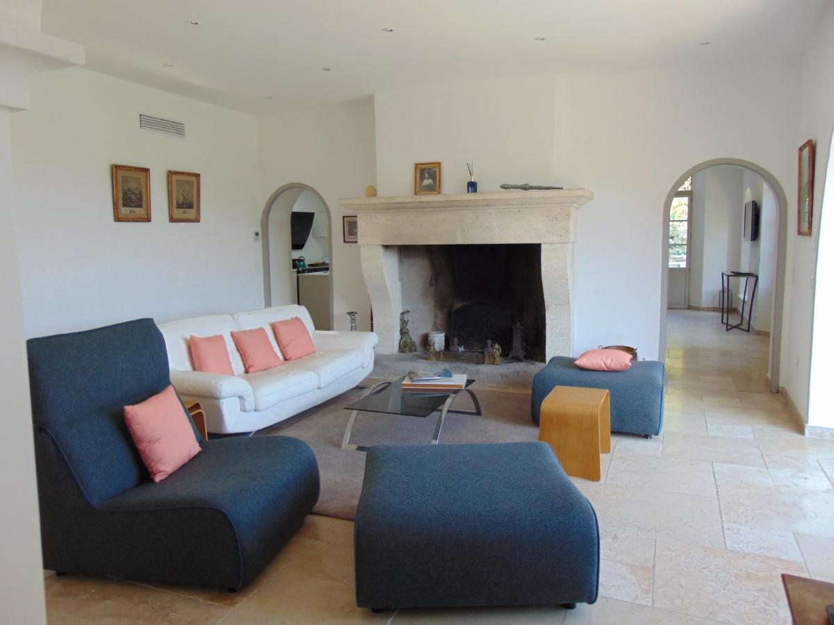 L'Elegante Bastide En Pierre Avec Vue Sur Le Vieux Village De Mougins Exterior photo