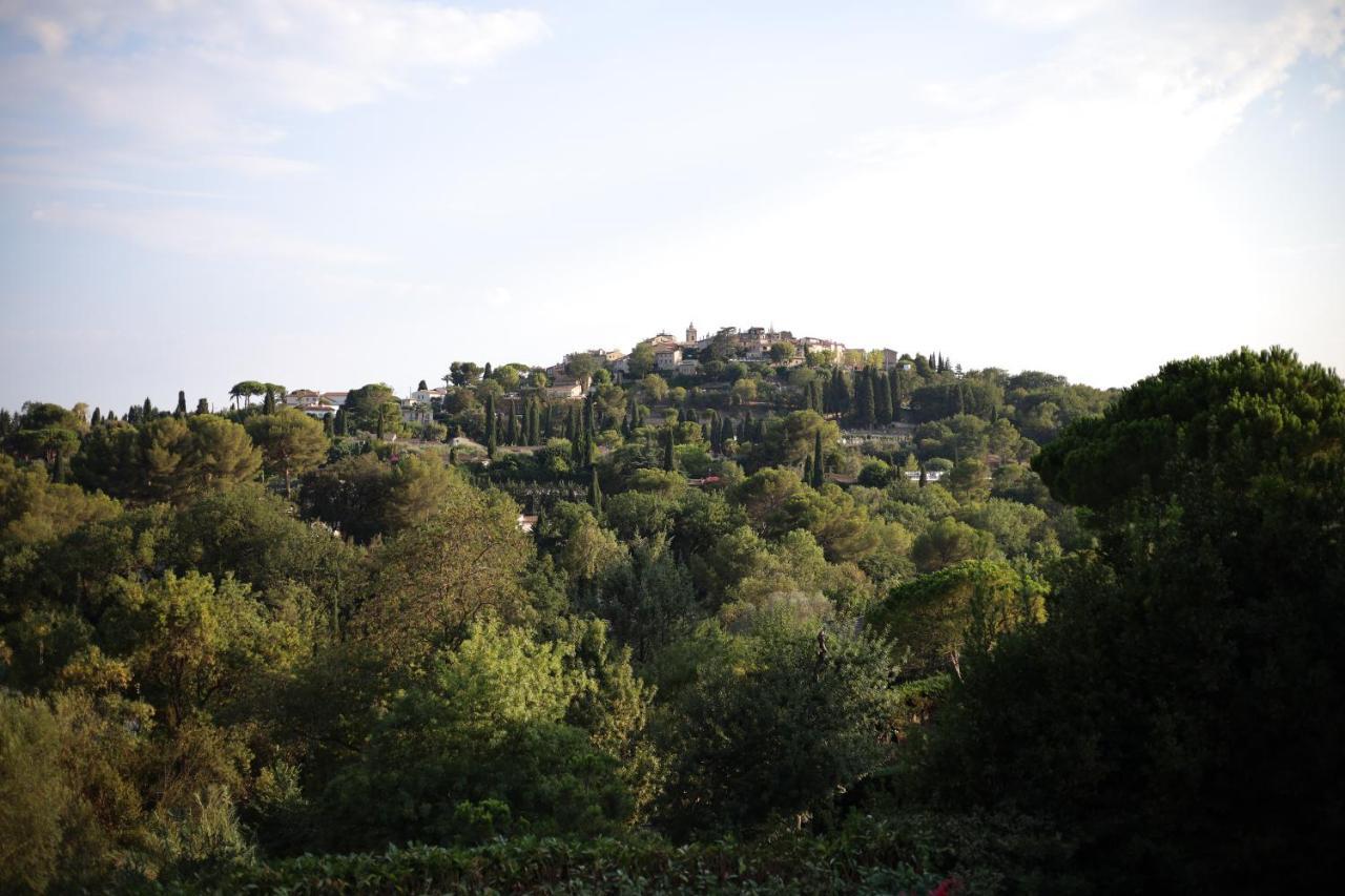 L'Elegante Bastide En Pierre Avec Vue Sur Le Vieux Village De Mougins Exterior photo