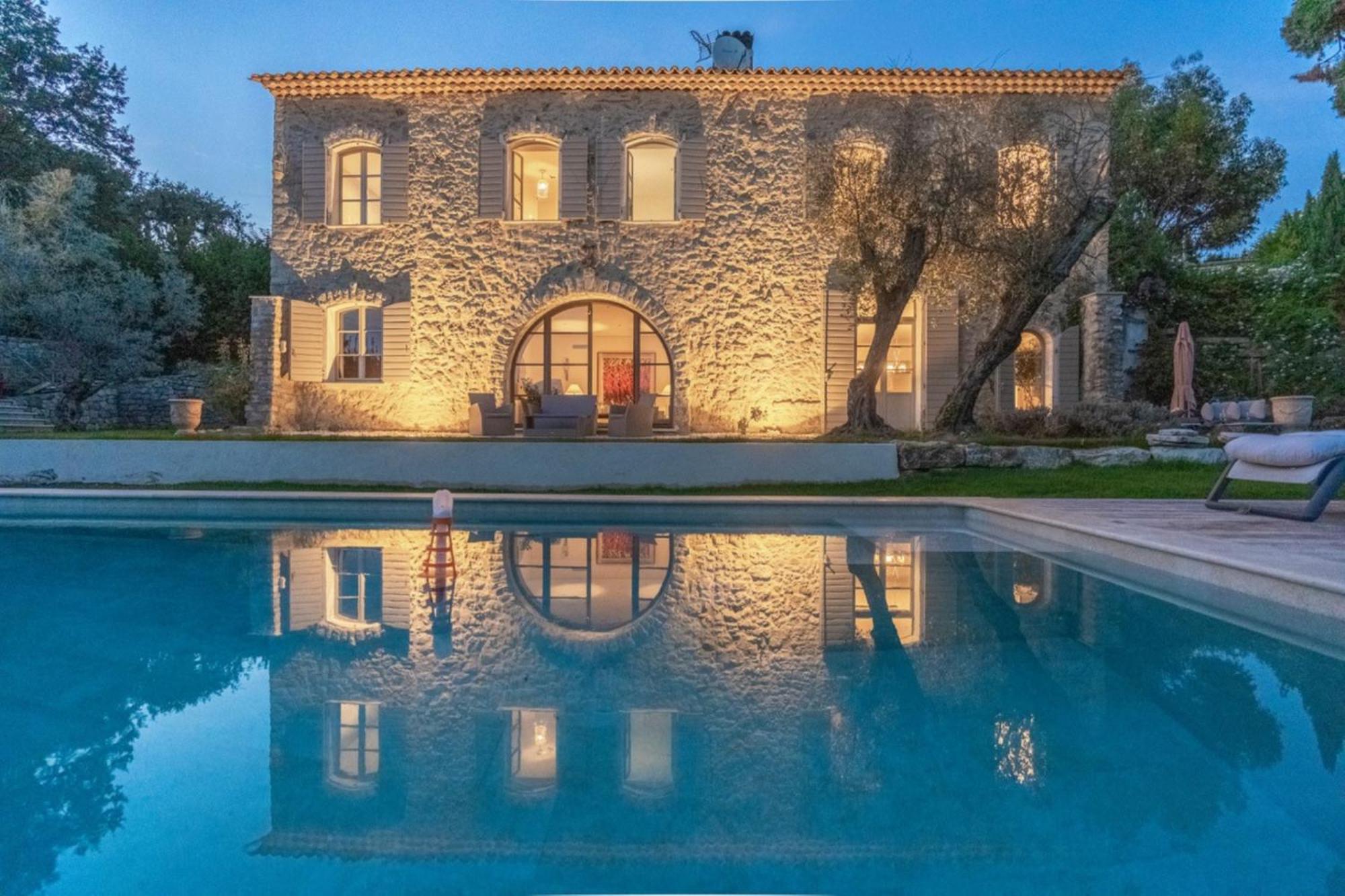 L'Elegante Bastide En Pierre Avec Vue Sur Le Vieux Village De Mougins Exterior photo